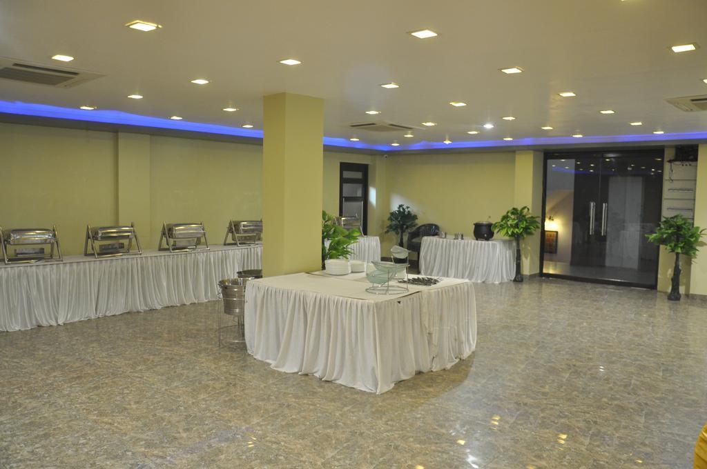 Hotel Vibhav Harsh Varanasi Dış mekan fotoğraf