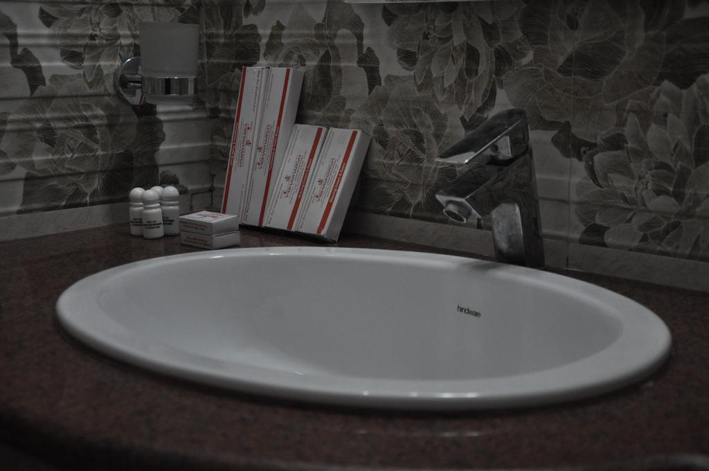 Hotel Vibhav Harsh Varanasi Dış mekan fotoğraf