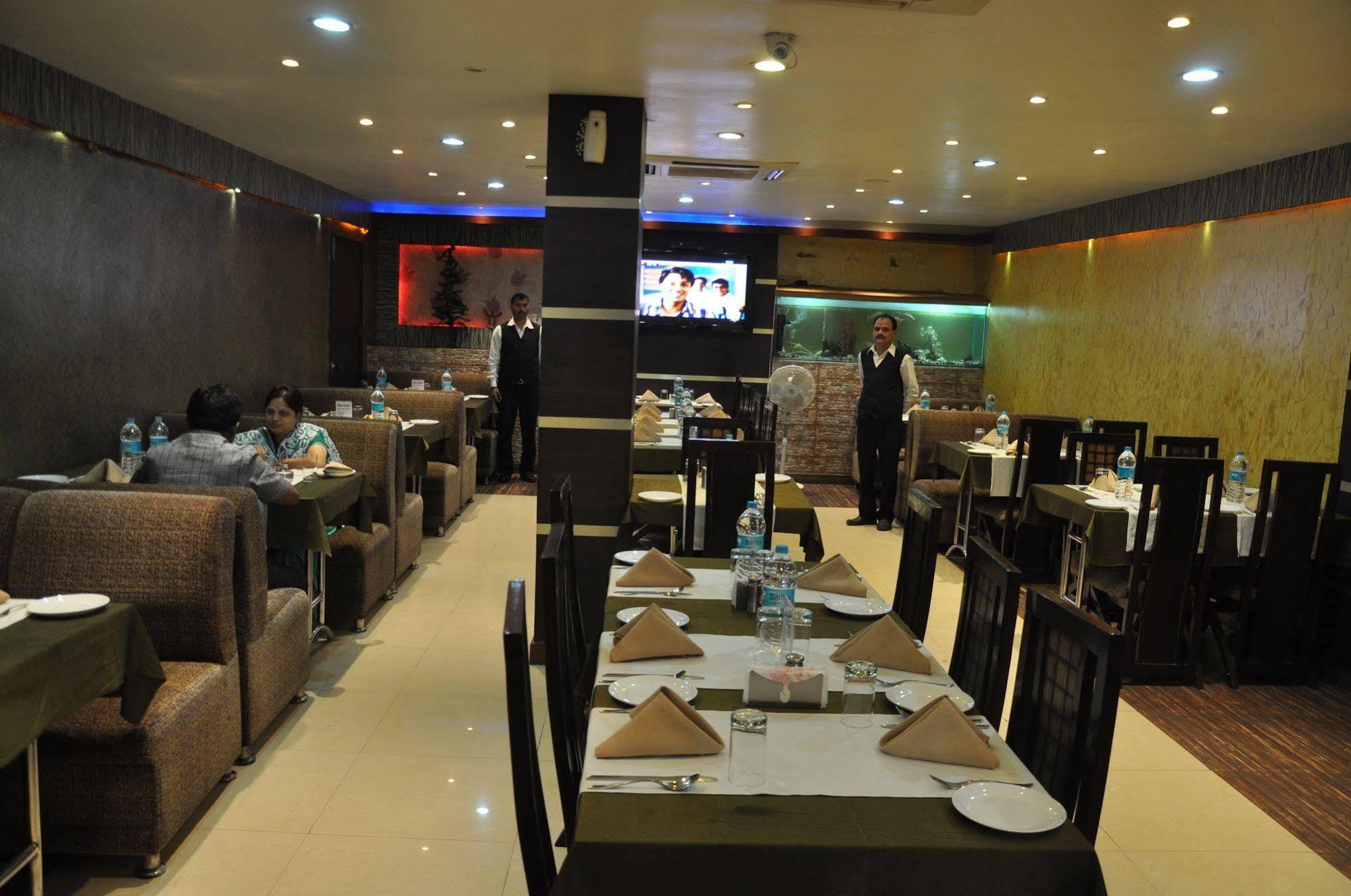 Hotel Vibhav Harsh Varanasi Dış mekan fotoğraf